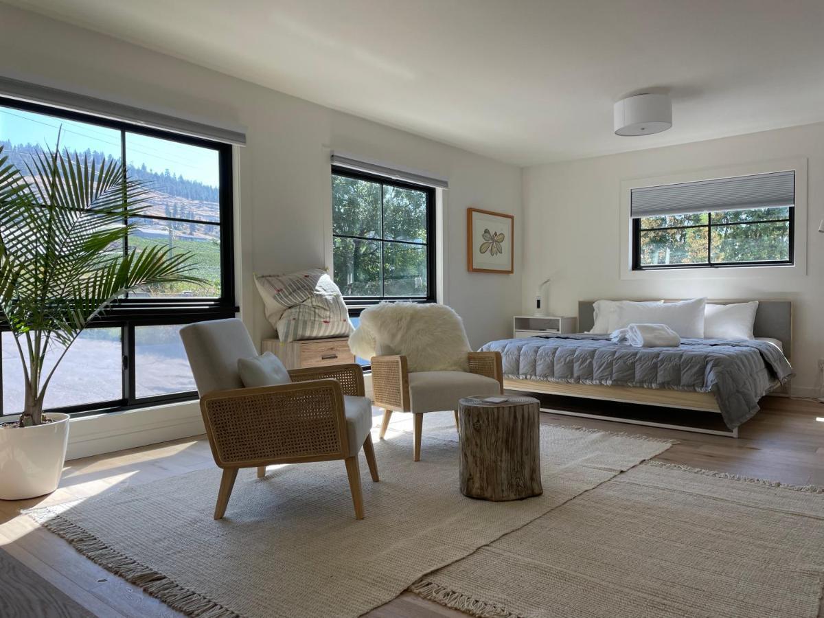 Modern Farmhouse Bed And Breakfast Naramata Exterior photo