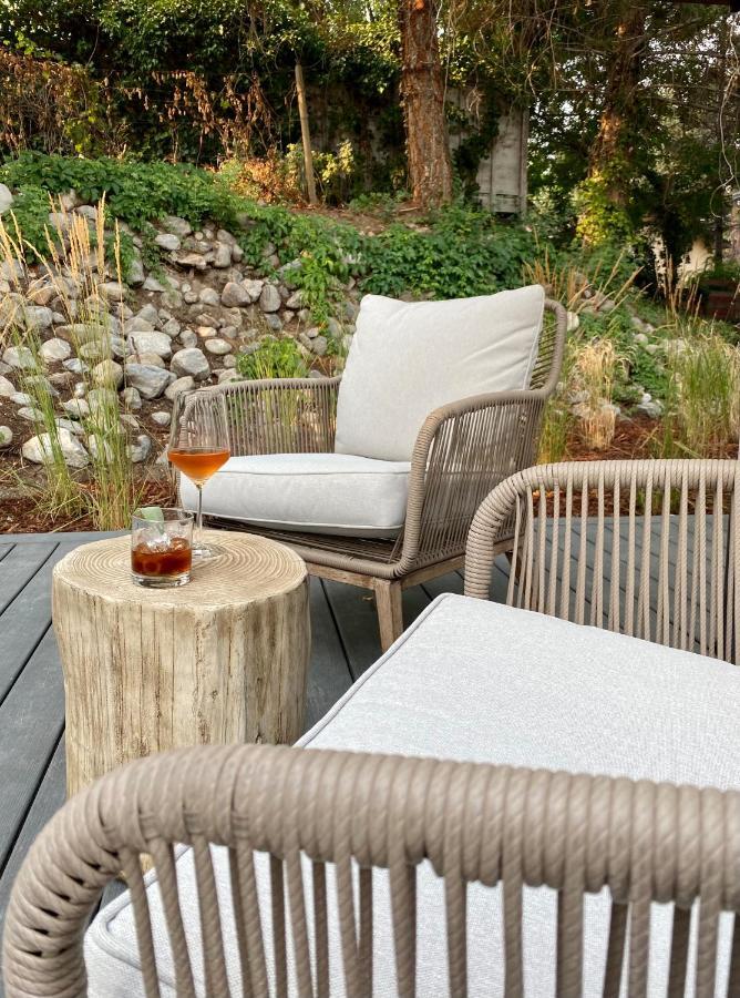 Modern Farmhouse Bed And Breakfast Naramata Exterior photo